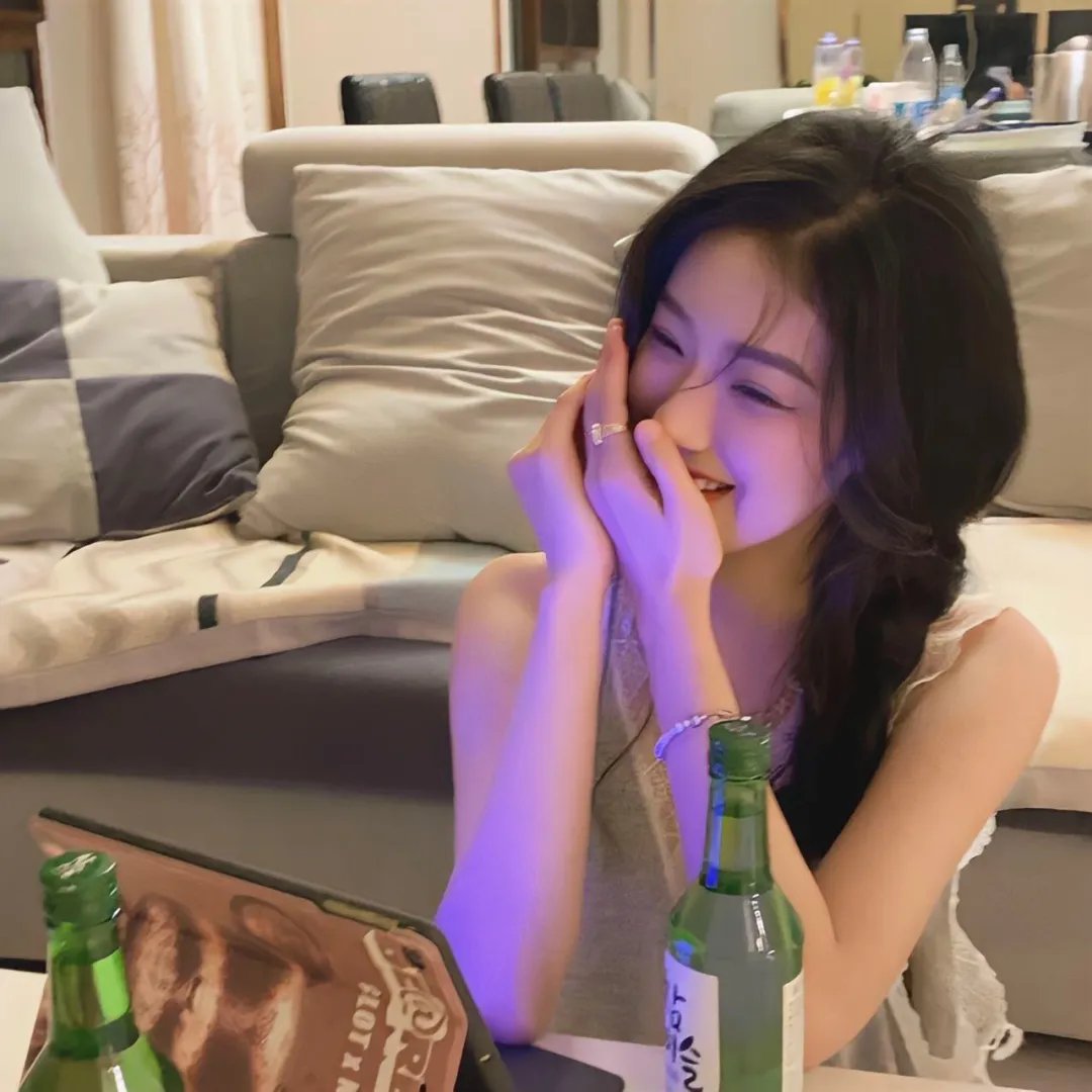 51吃瓜官网 - 某顶流男星被曝与经纪人隐婚三年，女方已孕